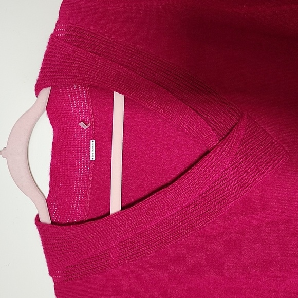 Elie Tahari Fushia 100 Cashmere V Neck Sweater Longline Quiet Luxury Large - Picture 5 of 10